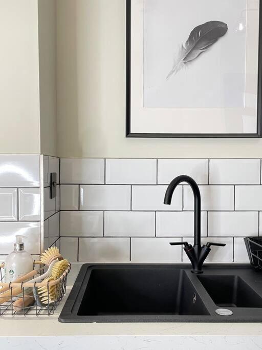 New Luxury For 2024 - Central Plymouth House - Sleeps 10 - Access To Plymouth Town - Close To The Barbican - Pets Welcome - Parking Available - By Luxe Living By Sophia Kültér fotó