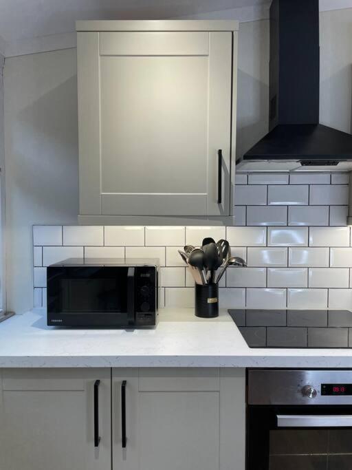 New Luxury For 2024 - Central Plymouth House - Sleeps 10 - Access To Plymouth Town - Close To The Barbican - Pets Welcome - Parking Available - By Luxe Living By Sophia Kültér fotó