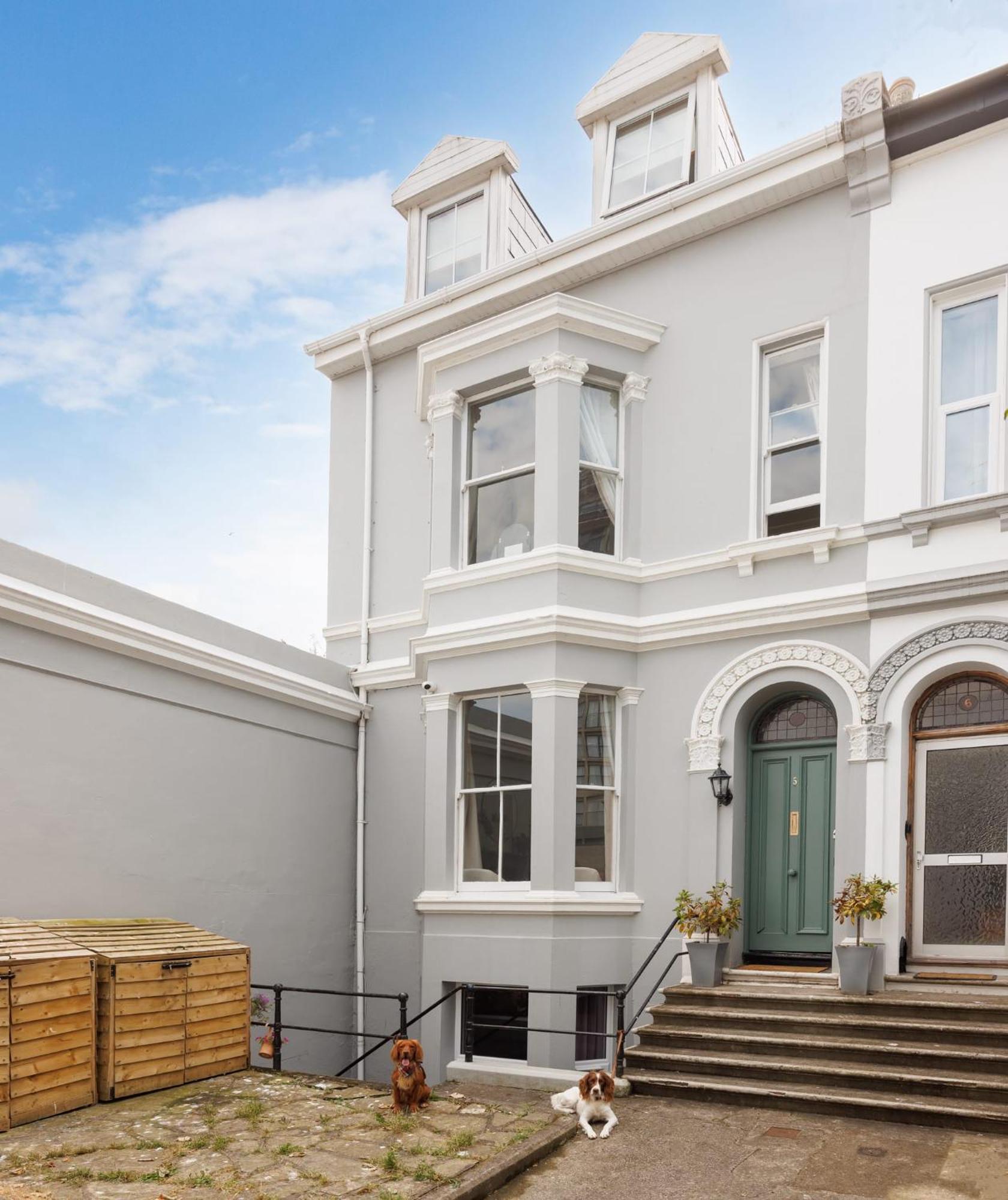 New Luxury For 2024 - Central Plymouth House - Sleeps 10 - Access To Plymouth Town - Close To The Barbican - Pets Welcome - Parking Available - By Luxe Living By Sophia Kültér fotó