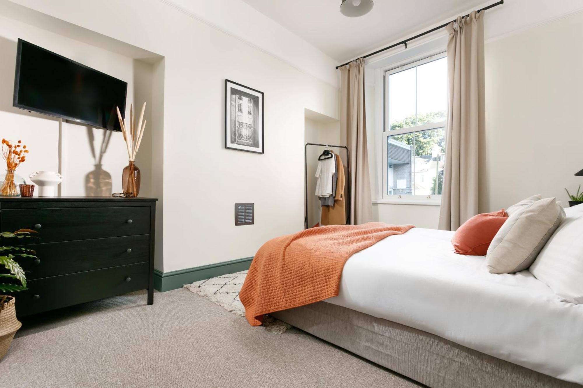 New Luxury For 2024 - Central Plymouth House - Sleeps 10 - Access To Plymouth Town - Close To The Barbican - Pets Welcome - Parking Available - By Luxe Living By Sophia Kültér fotó