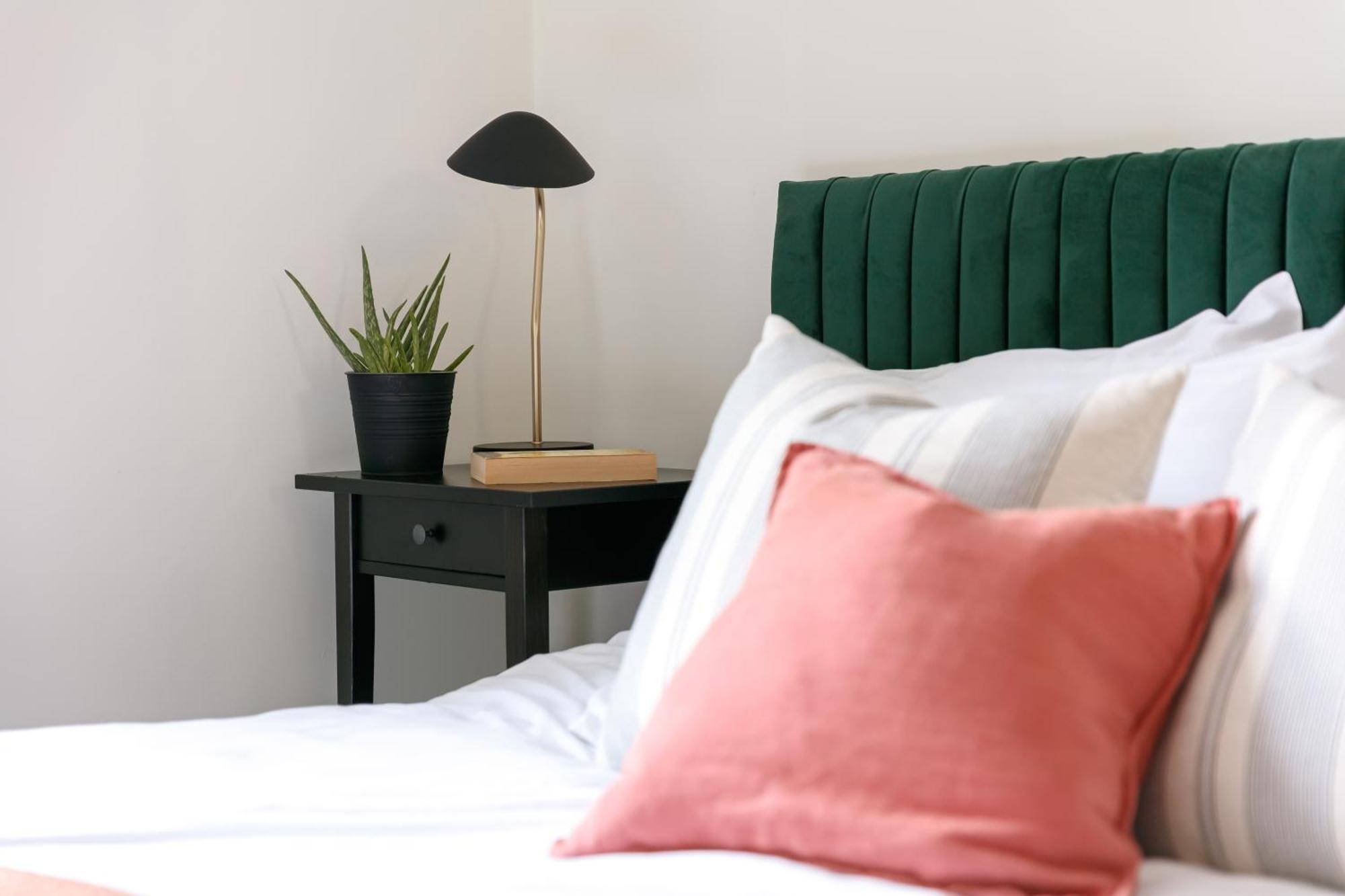 New Luxury For 2024 - Central Plymouth House - Sleeps 10 - Access To Plymouth Town - Close To The Barbican - Pets Welcome - Parking Available - By Luxe Living By Sophia Kültér fotó