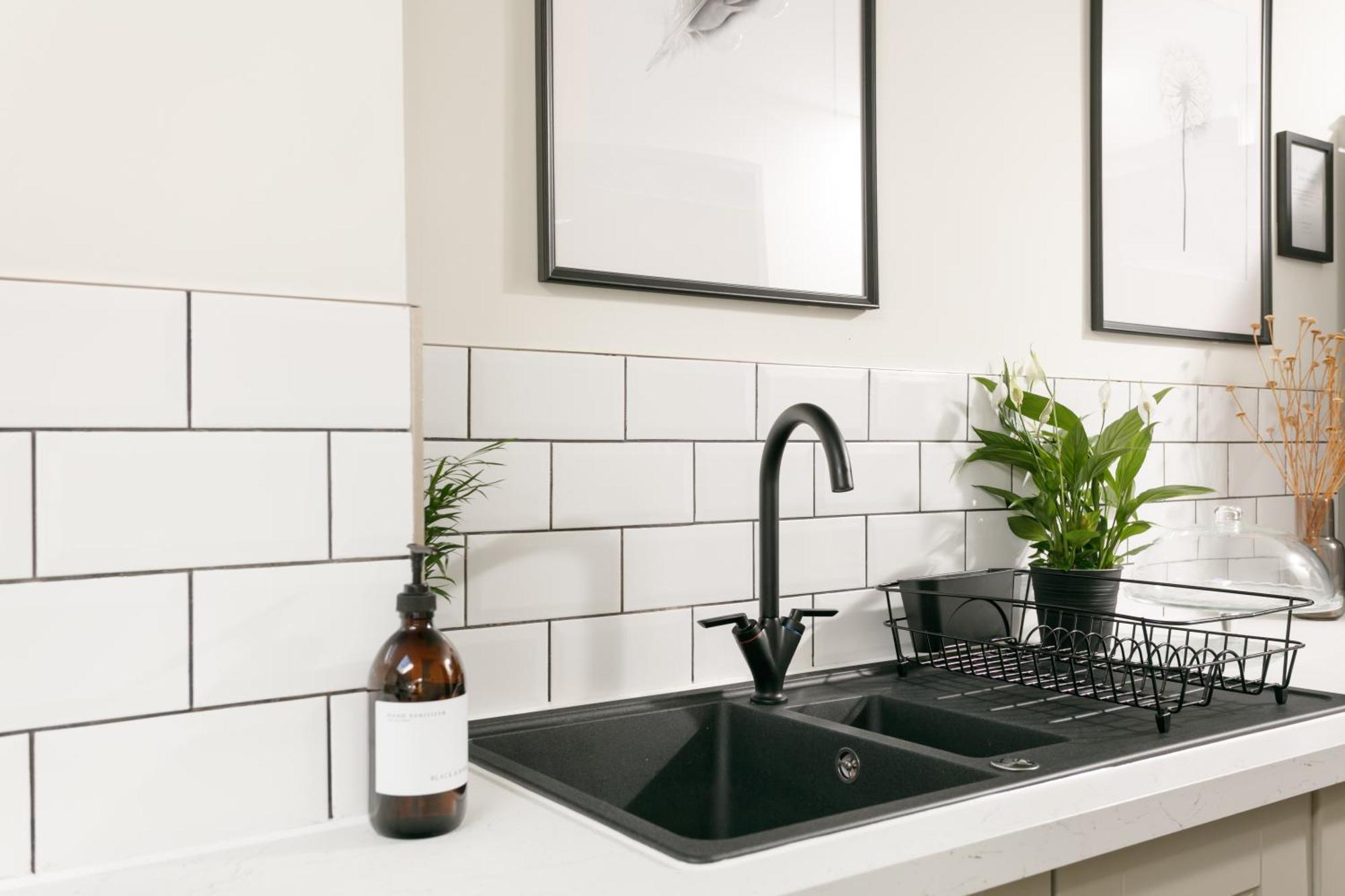 New Luxury For 2024 - Central Plymouth House - Sleeps 10 - Access To Plymouth Town - Close To The Barbican - Pets Welcome - Parking Available - By Luxe Living By Sophia Kültér fotó