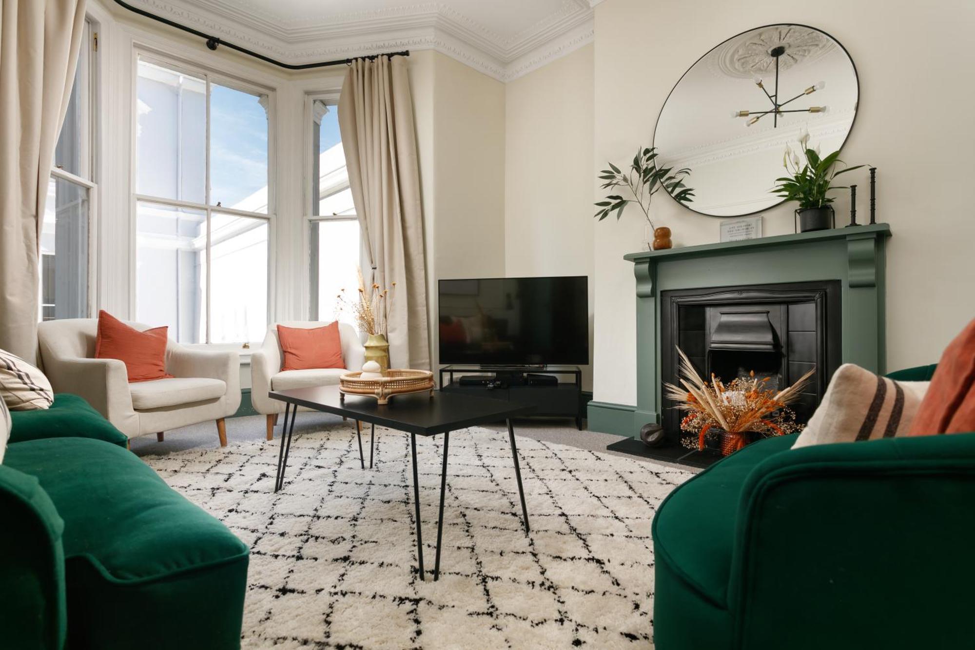 New Luxury For 2024 - Central Plymouth House - Sleeps 10 - Access To Plymouth Town - Close To The Barbican - Pets Welcome - Parking Available - By Luxe Living By Sophia Kültér fotó