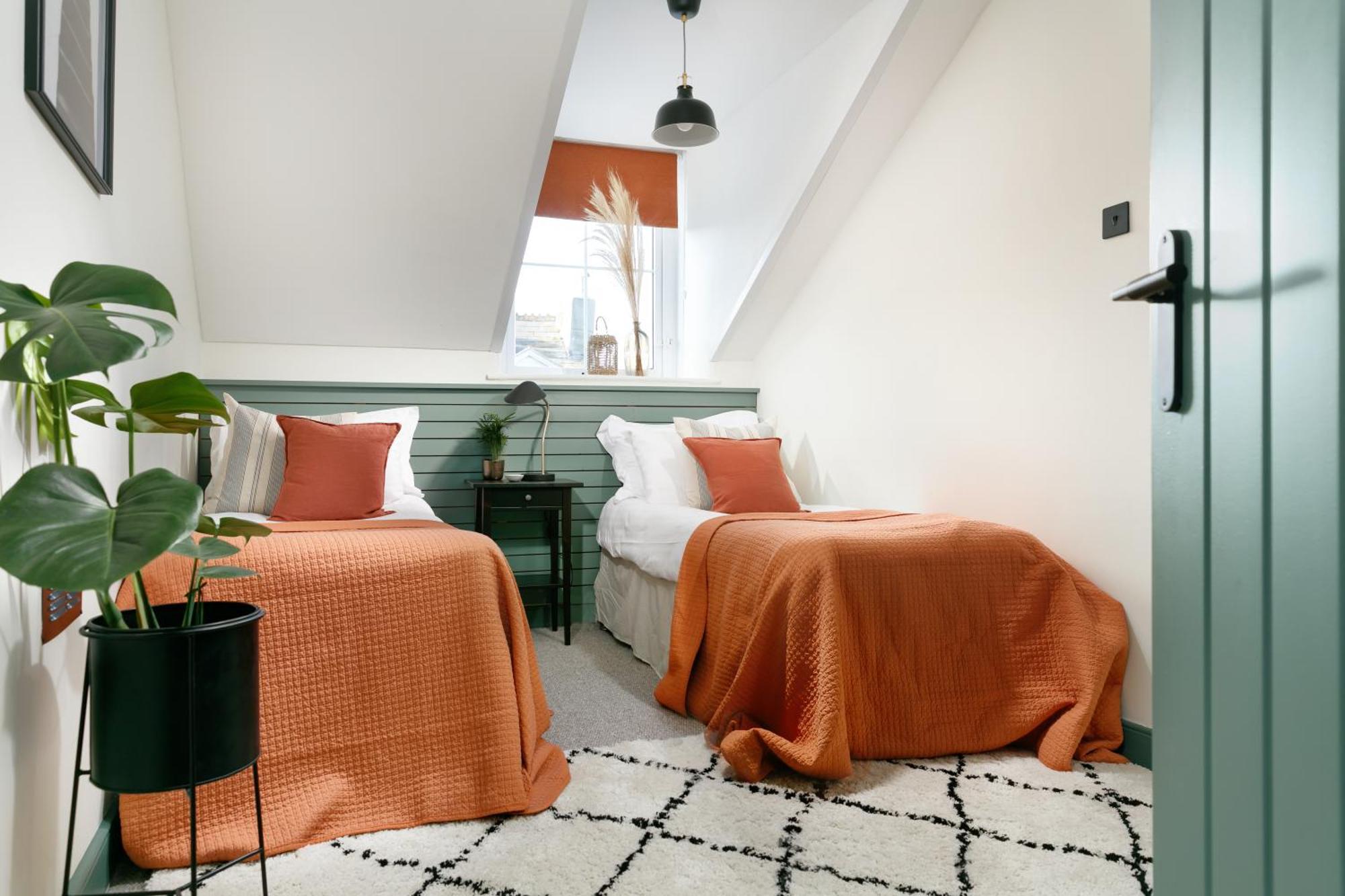 New Luxury For 2024 - Central Plymouth House - Sleeps 10 - Access To Plymouth Town - Close To The Barbican - Pets Welcome - Parking Available - By Luxe Living By Sophia Kültér fotó
