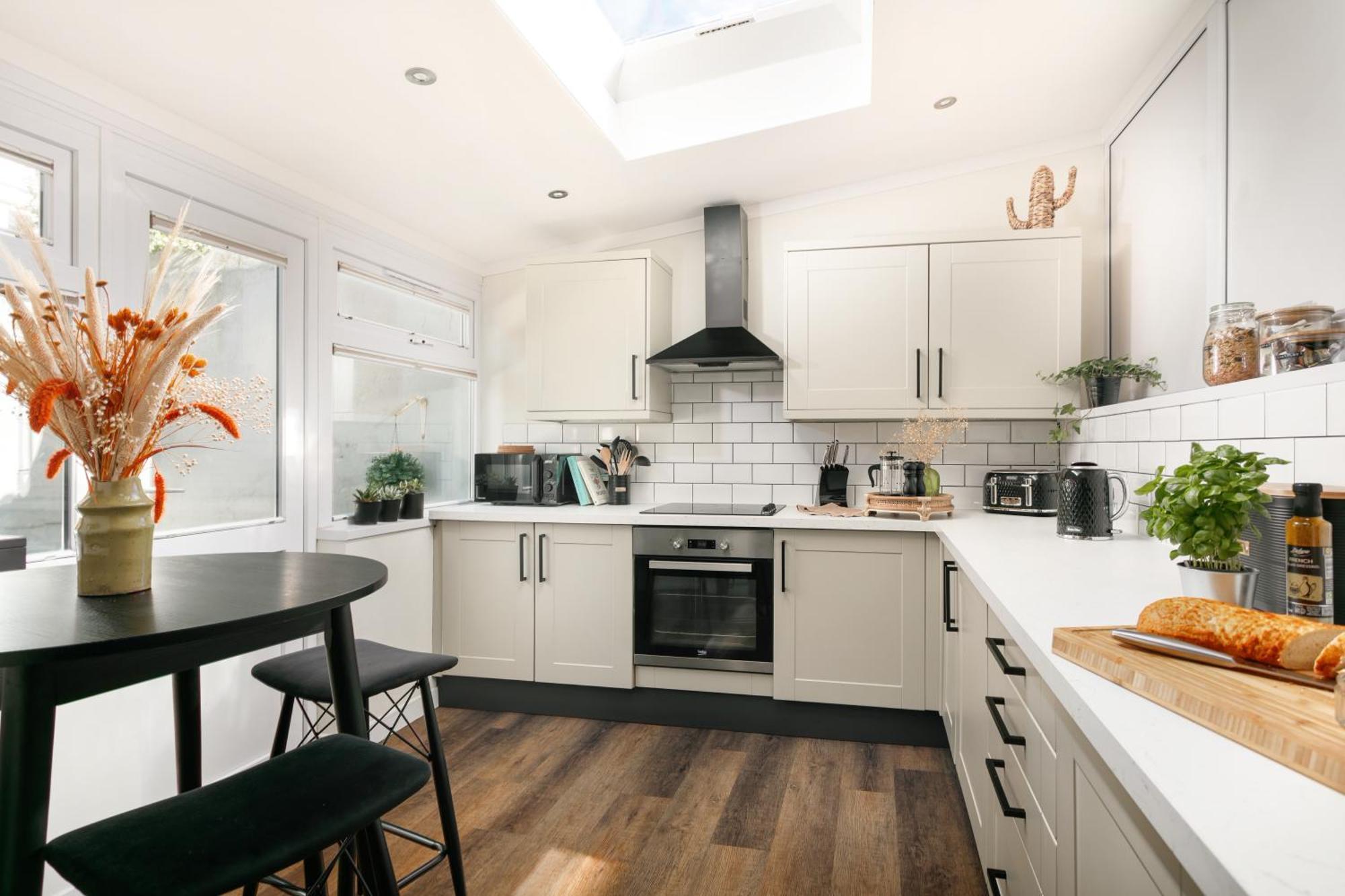 New Luxury For 2024 - Central Plymouth House - Sleeps 10 - Access To Plymouth Town - Close To The Barbican - Pets Welcome - Parking Available - By Luxe Living By Sophia Kültér fotó