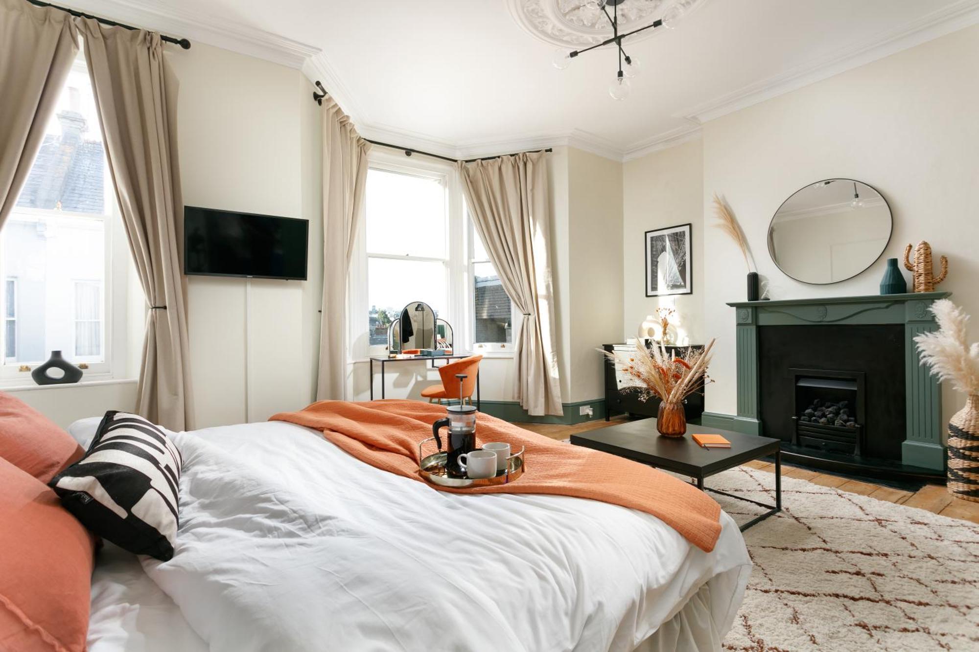 New Luxury For 2024 - Central Plymouth House - Sleeps 10 - Access To Plymouth Town - Close To The Barbican - Pets Welcome - Parking Available - By Luxe Living By Sophia Kültér fotó